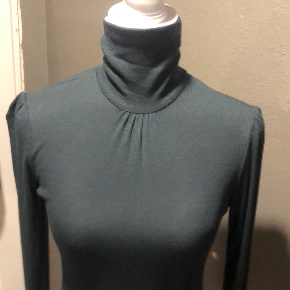 Turtle neck shirt